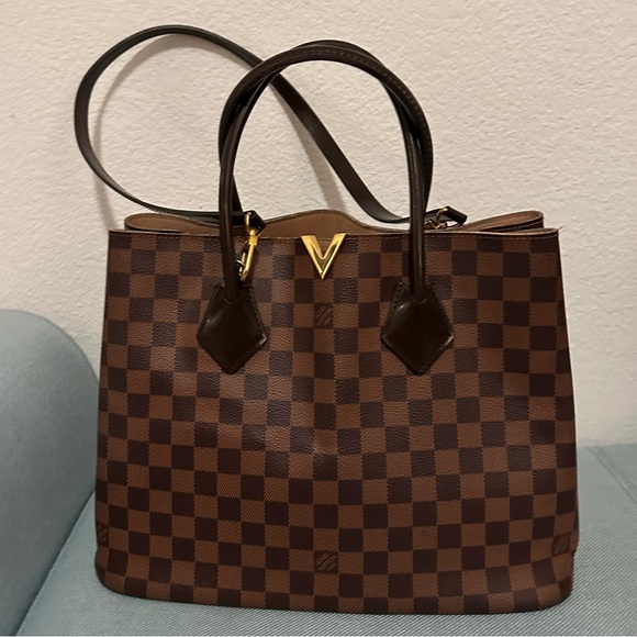 Authentic Louis Vuitton Kensington with Iconic Design - Picture 1 of 1